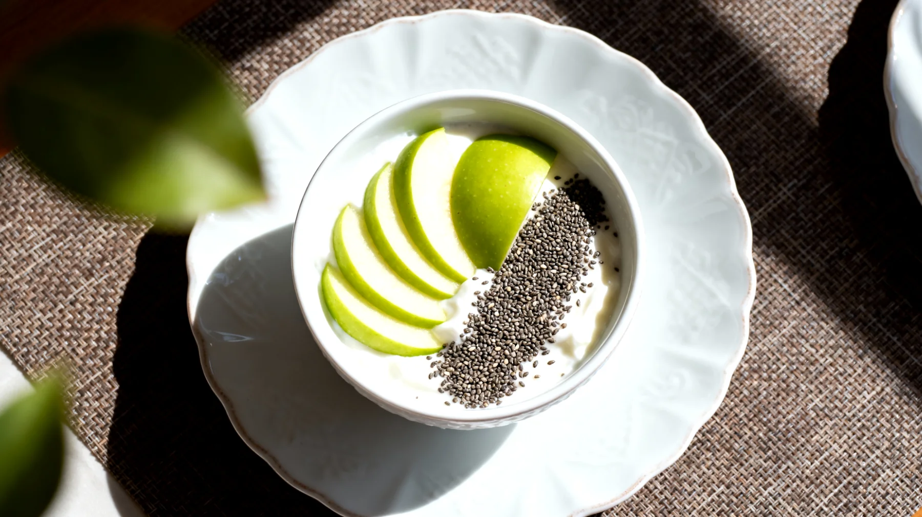 Kefir con semi di chia e mela verde"